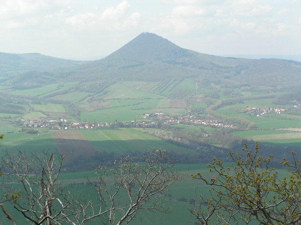 ČESKÉ STŘEDOHOŘÍ - LOVOŠ 570 M